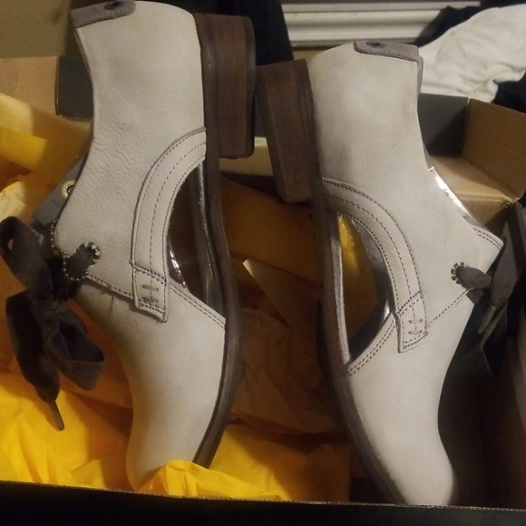 Shoes - Picture 2 of 5